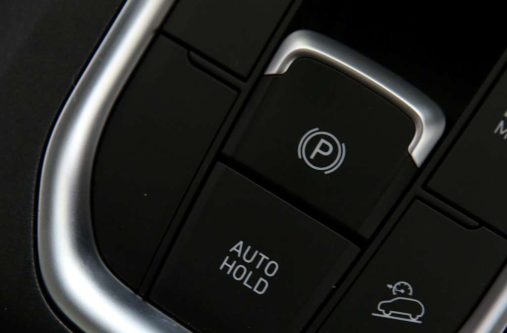 Apa Itu Electric Parking dan Auto Hold di Hyundai Santa Fe?