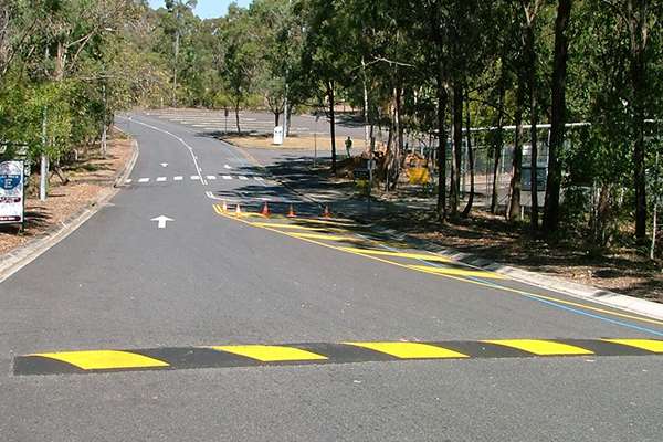 Melewati Polisi Tidur Ada Caranya?