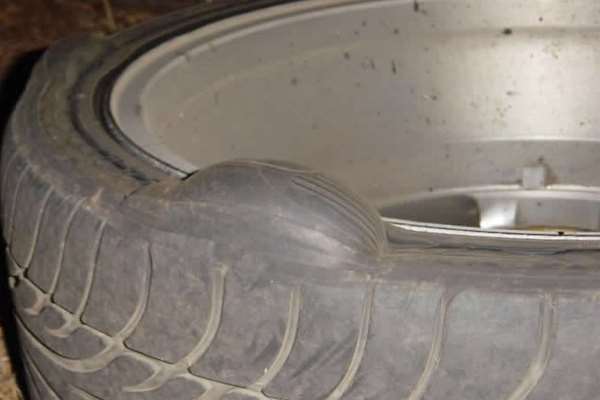 Ban Benjol, Korban Jalanan Berlubang 