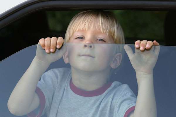 Tinggalkan Anak Dalam Mobil, Bisa Fatal  