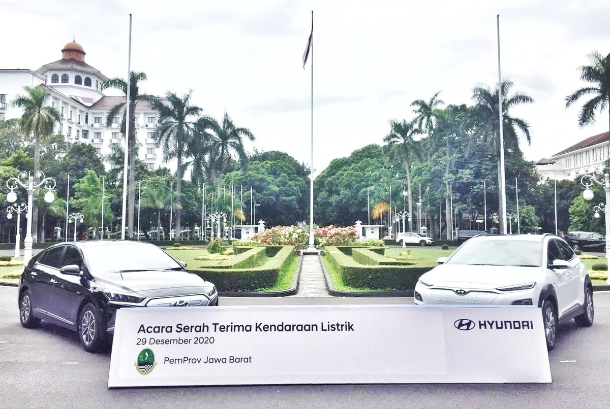 Penyerahan Hyundai Ioniq Electric Dan Hyundai Kona Electric Kepada Pemprov Jabar