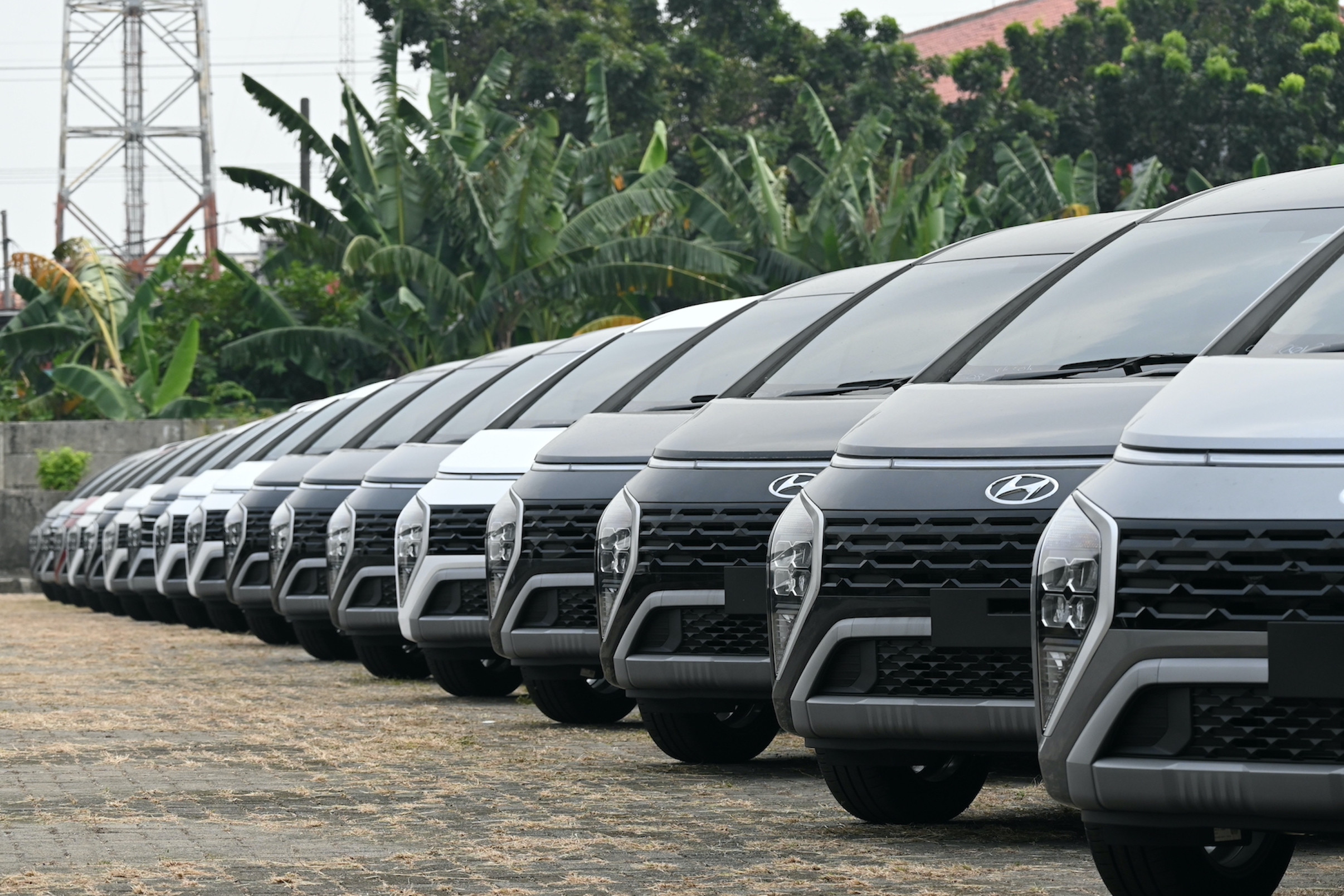 Hyundai Stargazer Tipe Essential Yang Semakin Canggih Dan Nyaman