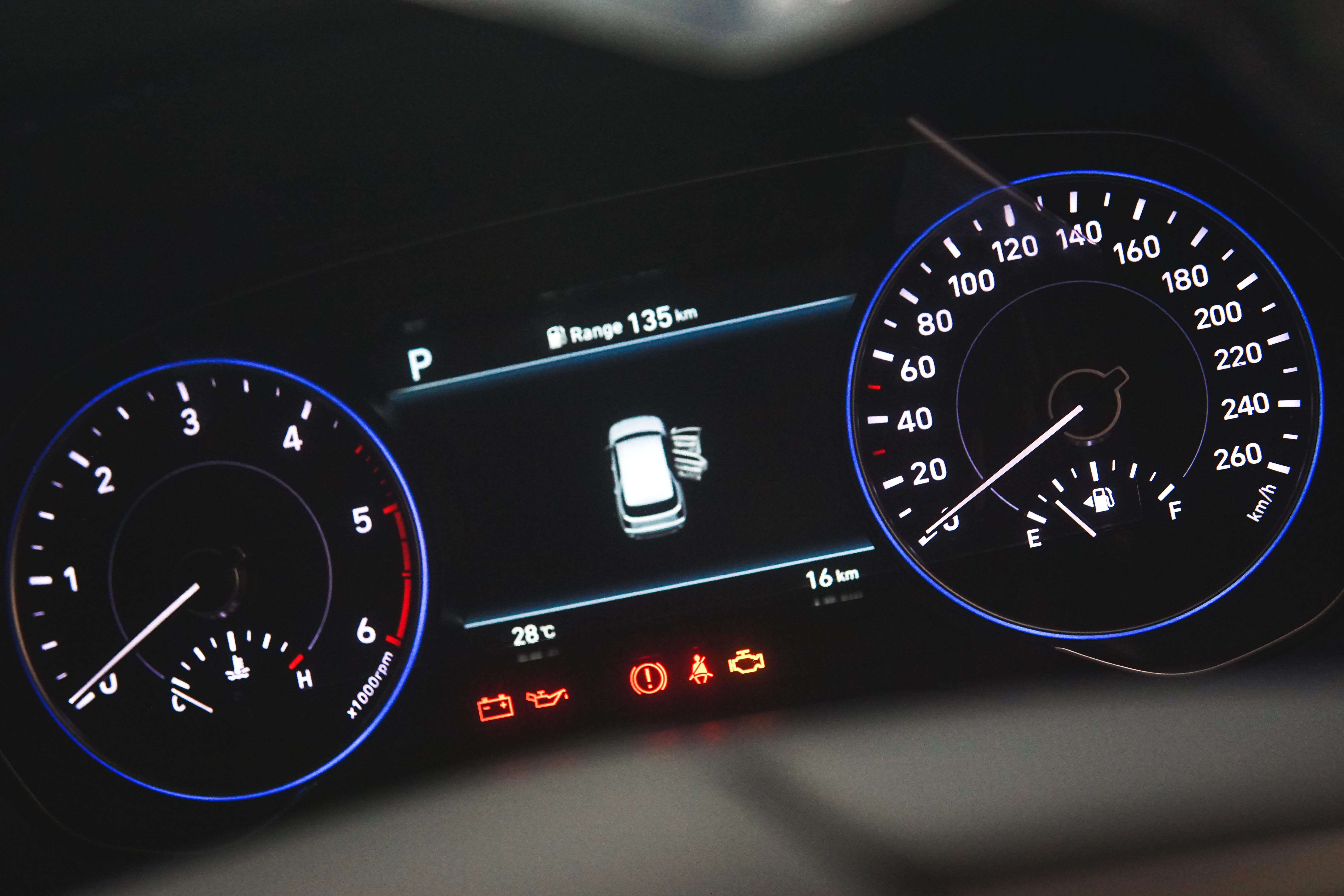 Silau Pada Malam Hari? Kurangi Intensitas Cahaya Pada Speedometer