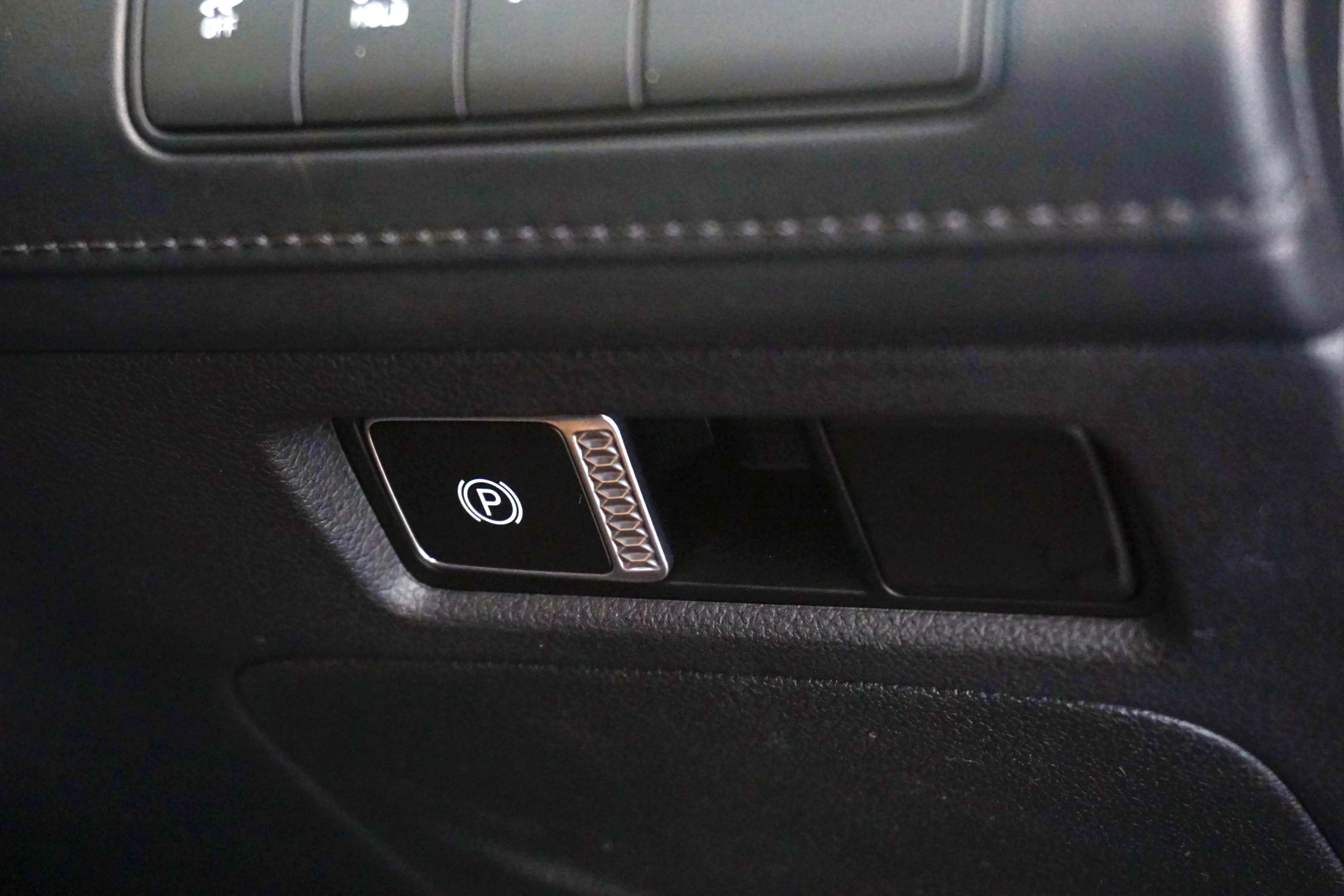 Rem Tangan Elektronik Beri Ruang Lebih Di Konsol Tengah