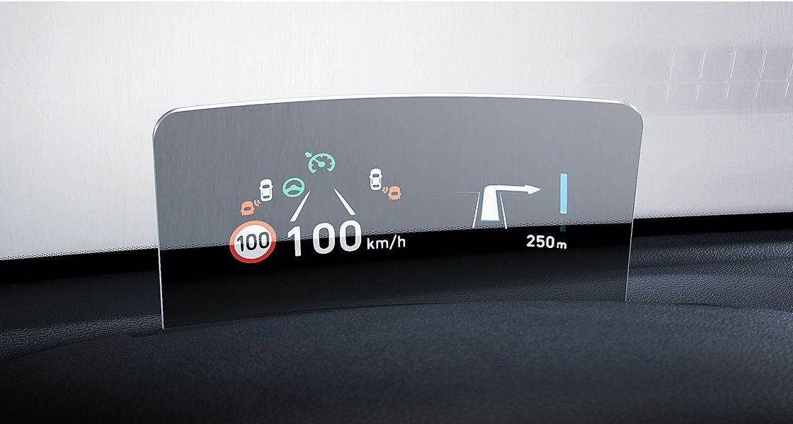 Heads Up Display Membantu Pengemudi Fokus ke Jalan